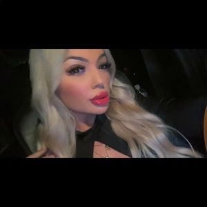 Meet your Posher, Caitlin